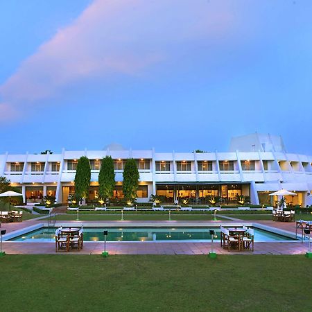 Radisson Jass Hotel, ขชุราโห ภายนอก รูปภาพ