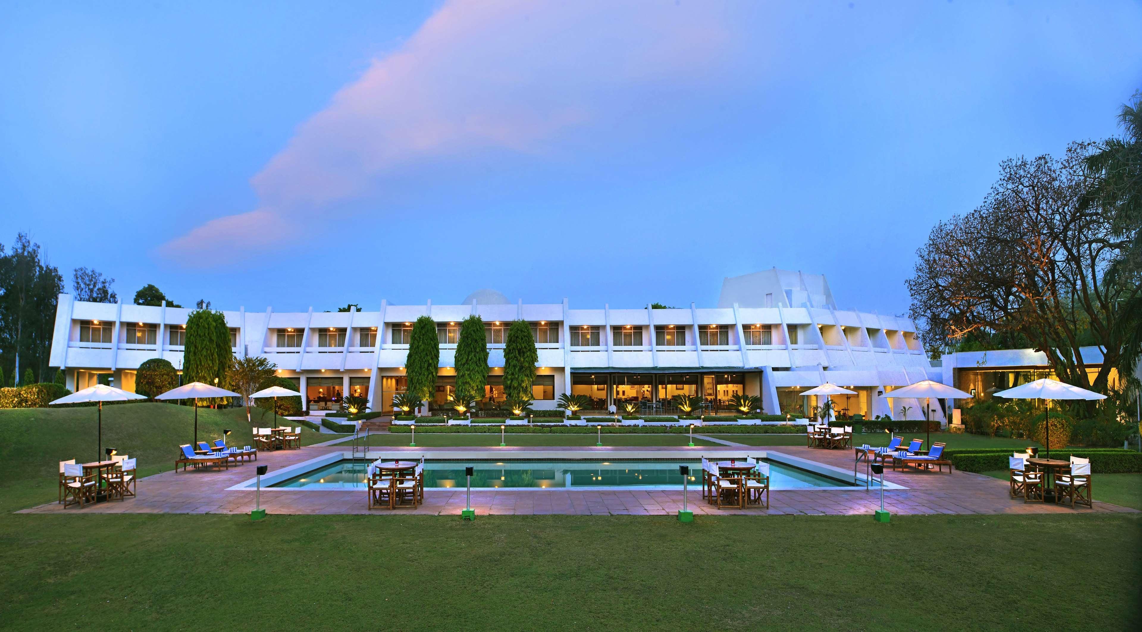 Radisson Jass Hotel, ขชุราโห ภายนอก รูปภาพ