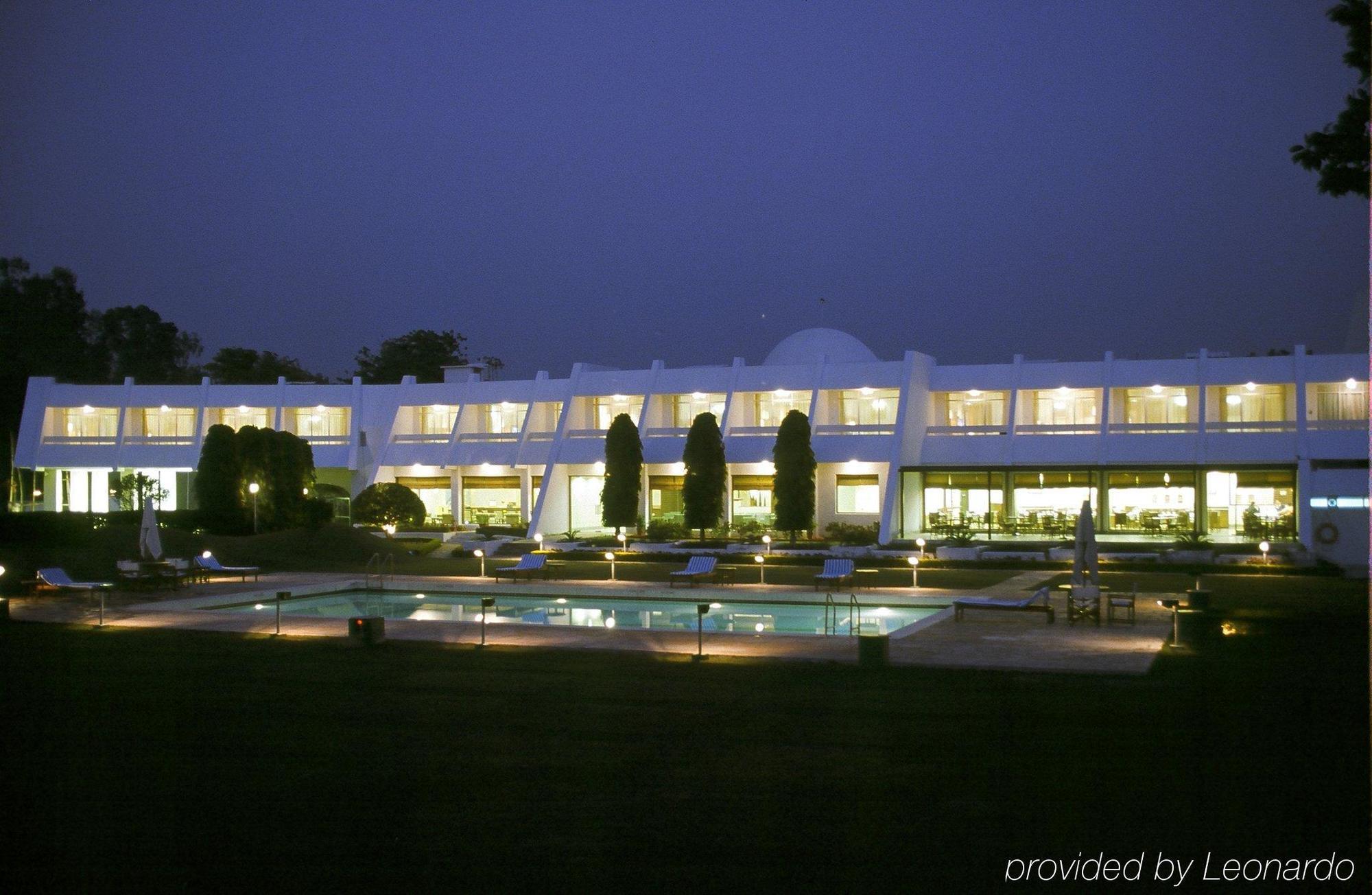Radisson Jass Hotel, ขชุราโห ภายนอก รูปภาพ